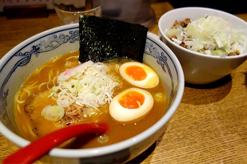 味玉らーめん 豚ほぐし丼温玉のせ|中町さん