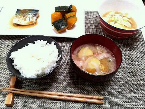 今日の夕食 さばの味噌煮、かぼちゃの煮物、揚げ豆腐のみぞれ煮、ベーコンの味噌汁|pinknari🐰🌈さん