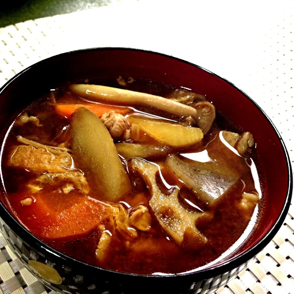 赤だしの豚汁 Tonjiru -stewing pork and vegetables with akamiso|まる(丸大豆)さん