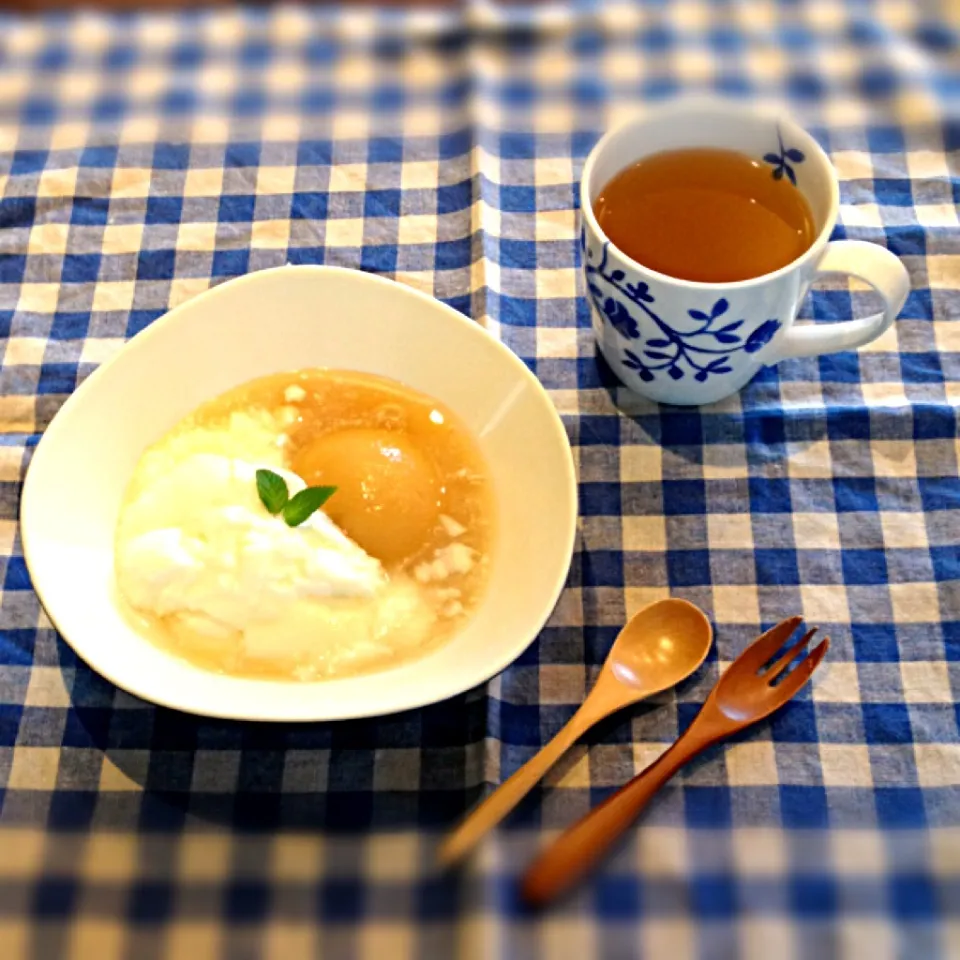 朝ごはん♡黒糖生姜湯＆自家製桃のコンポートでヨーグルト♪(´ε｀ )|hisaminさん