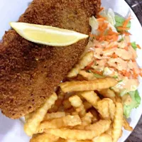 Snapdishの料理写真:Fish and chips|natashaさん