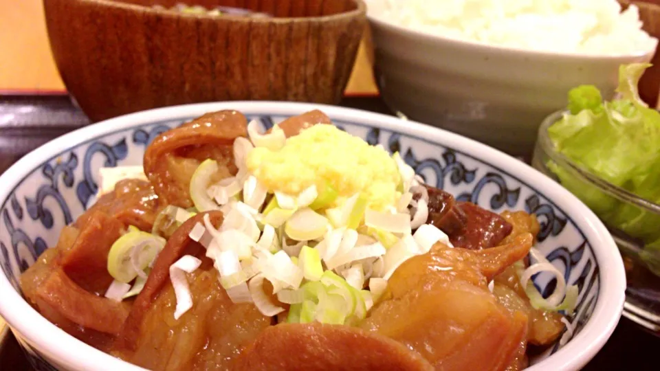 Snapdishの料理写真:おみっちゃんのモツ煮定食|酒井秀樹さん