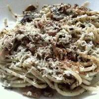 Snapdishの料理写真:left-over spanish sardines and mushroom pesto pasta|joanna vinasさん