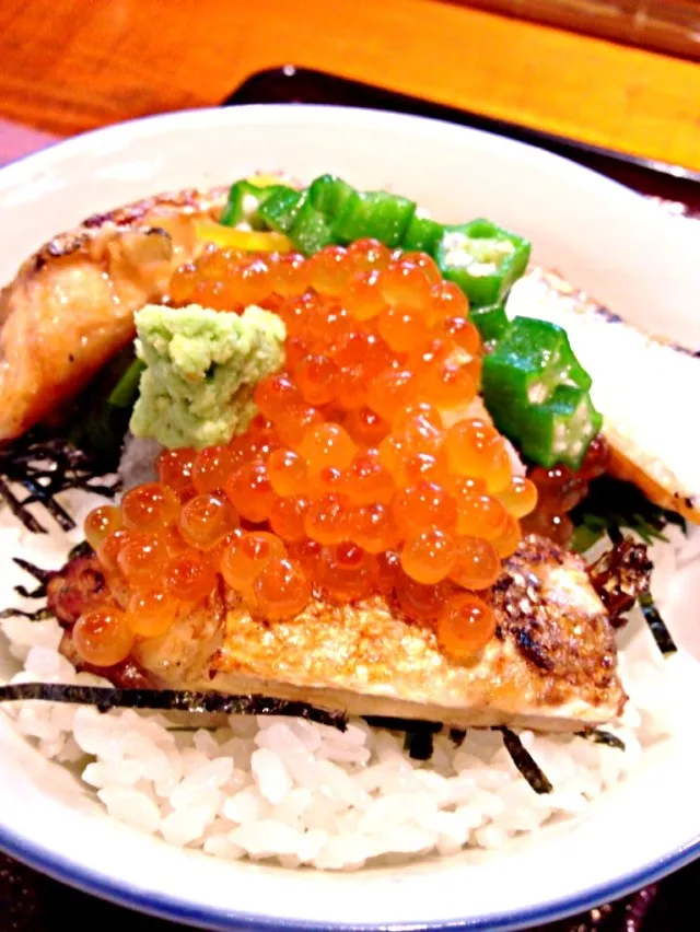 イクラと鮭ハラスの親子丼|ヨーコさん