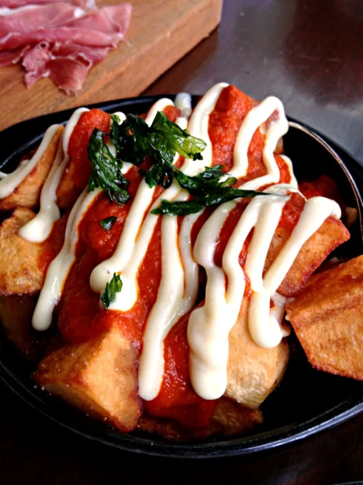 Fried Potato (Patatas Bravas), Spicy Sauce & Garlic Aioli|Yvonne Limさん