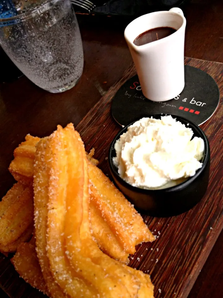 Churros with Chocolate Sauce|Yvonne Limさん