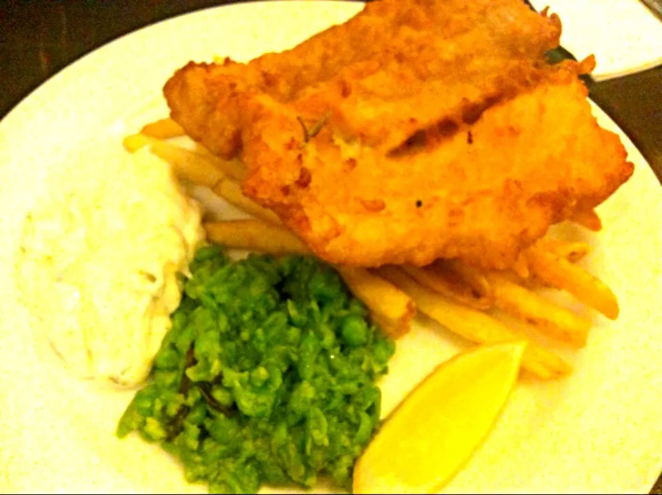 Snapdishの料理写真:Fish and chips|Jorge Bernal Márquezさん