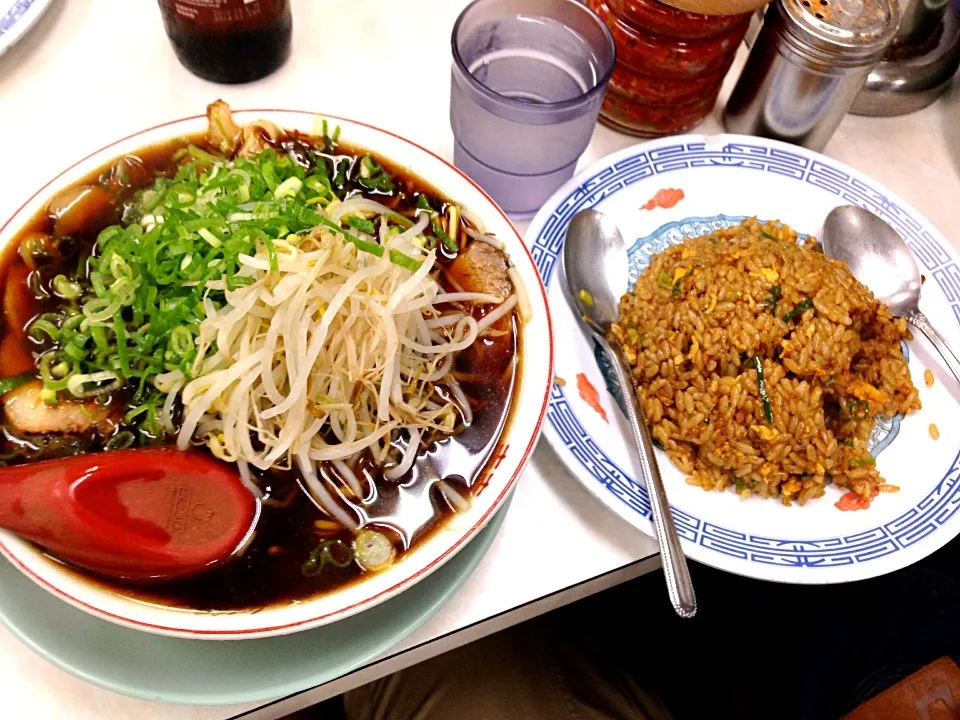 新福菜館のラーメンと焼き飯|もっぴさん