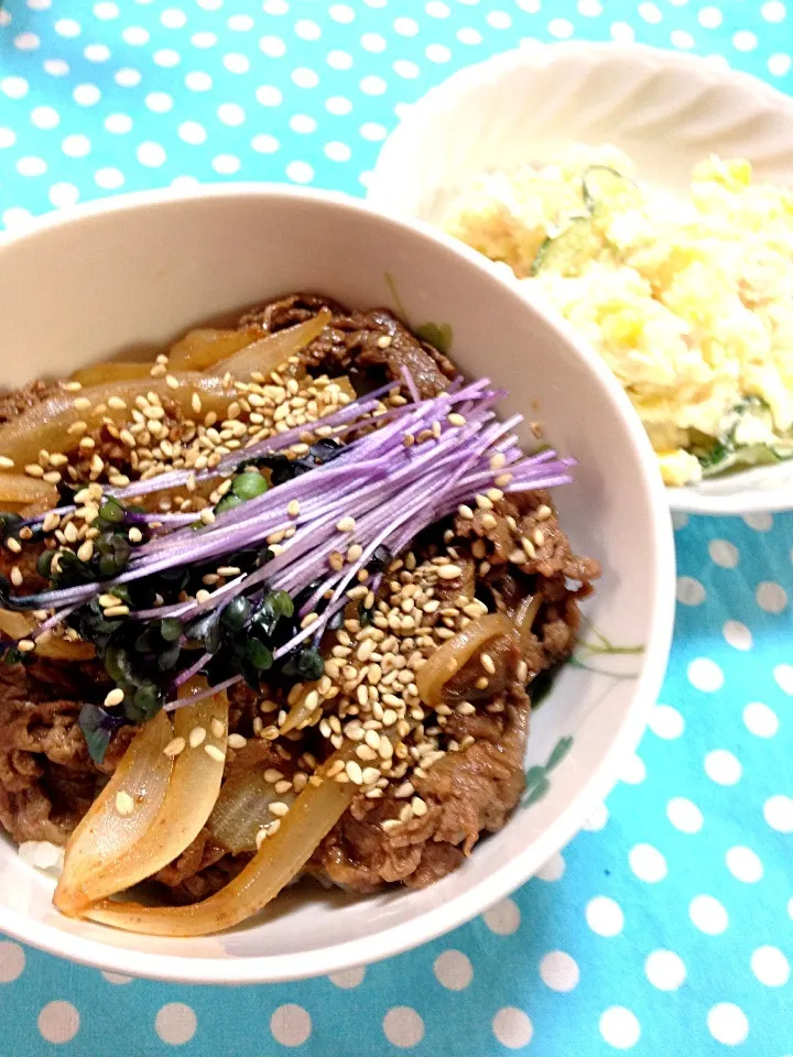 コチュジャン牛丼と、ポテトサラダ⭐|みきさん