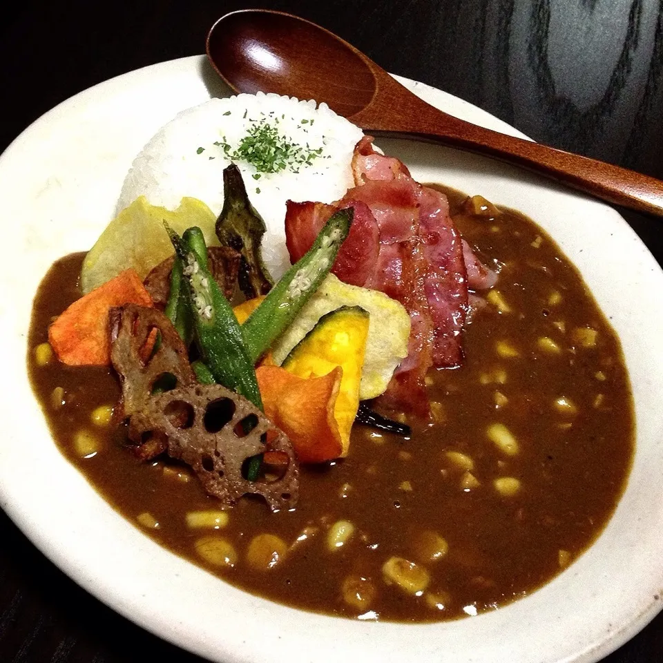 Tuna corn curry(Toppings are fried mixed vegetable & crispy bacon)|nori.co.jpさん