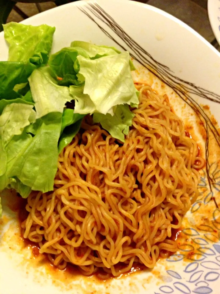 Noodles tossed in sambal, ketchup and vinegar|Ong Sor Fernさん