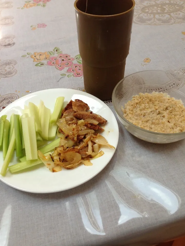 oatmeal | celery sticks | sausage, pepper, and onion stir fry | lemon green tea|corinaさん