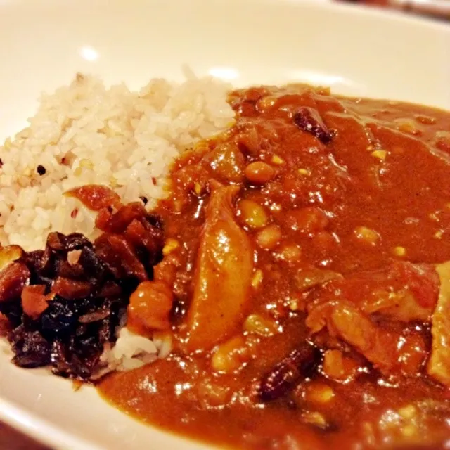 いろいろ豆と鶏肉のトマトカレー|金 紗蘭さん