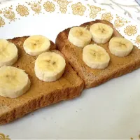 Peanut butter and banana on wheat bread|oliviaさん