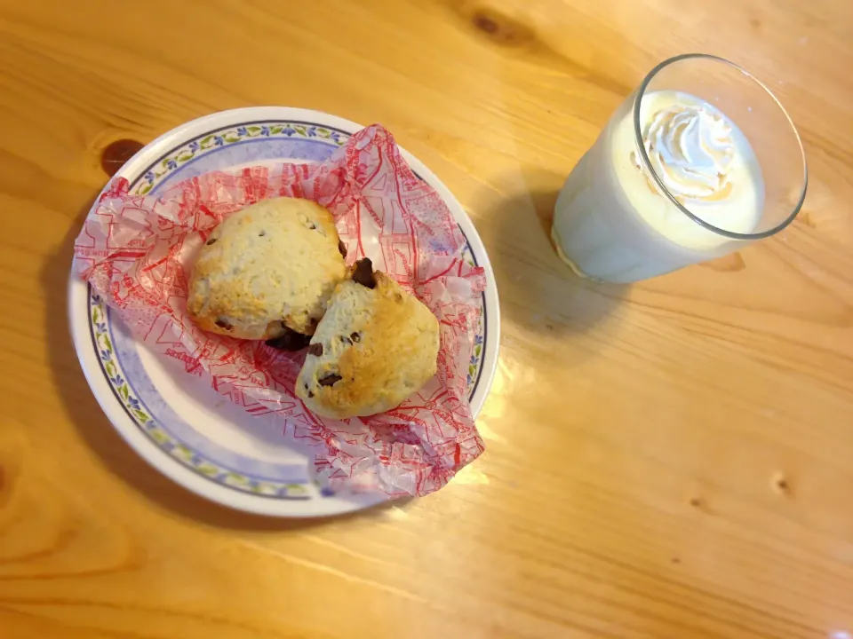 スタバ風＊チョコレートスコーンとまっちゃフラペチーノ|とっとこさん