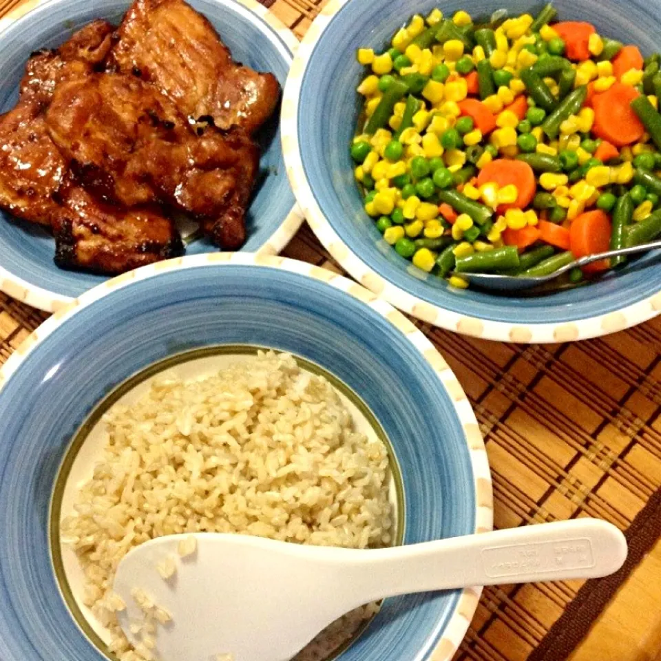 Baked bbq chicken with veggies and brown rice|Indie Starさん