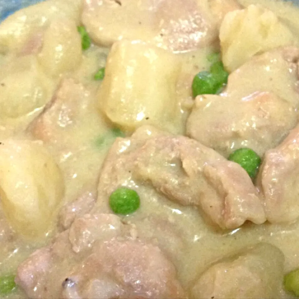 Chicken curry with potatoes and peas|Indie Starさん