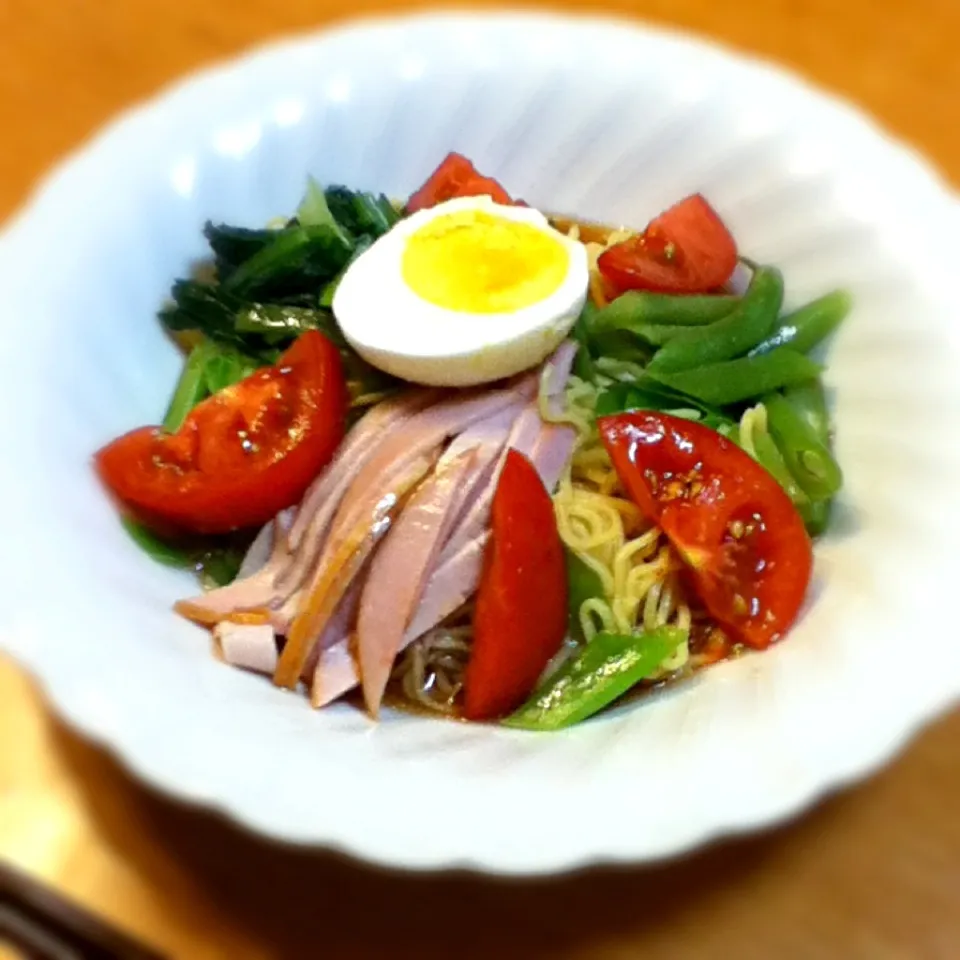 Snapdishの料理写真:むかのリクエストでヒヤチュー。麺は白クマラーメンの。タレは酢と醤油と胡麻油とダシとかきび砂糖とかで適当に作った。もうちょっと甘くても良かったな〜|hoppycowさん