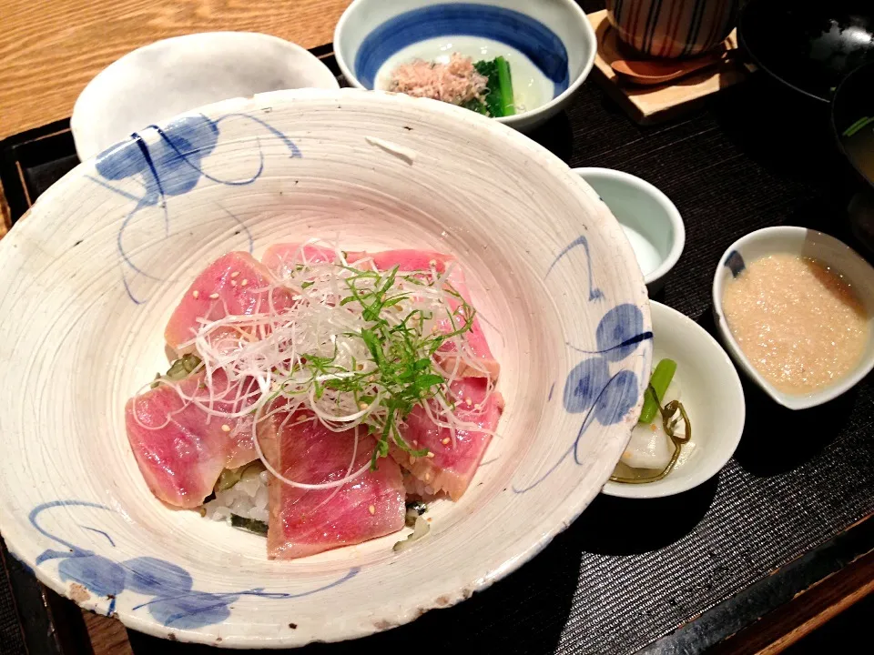 和食彩乃のマグロ中とろ炙り丼|kumiさん