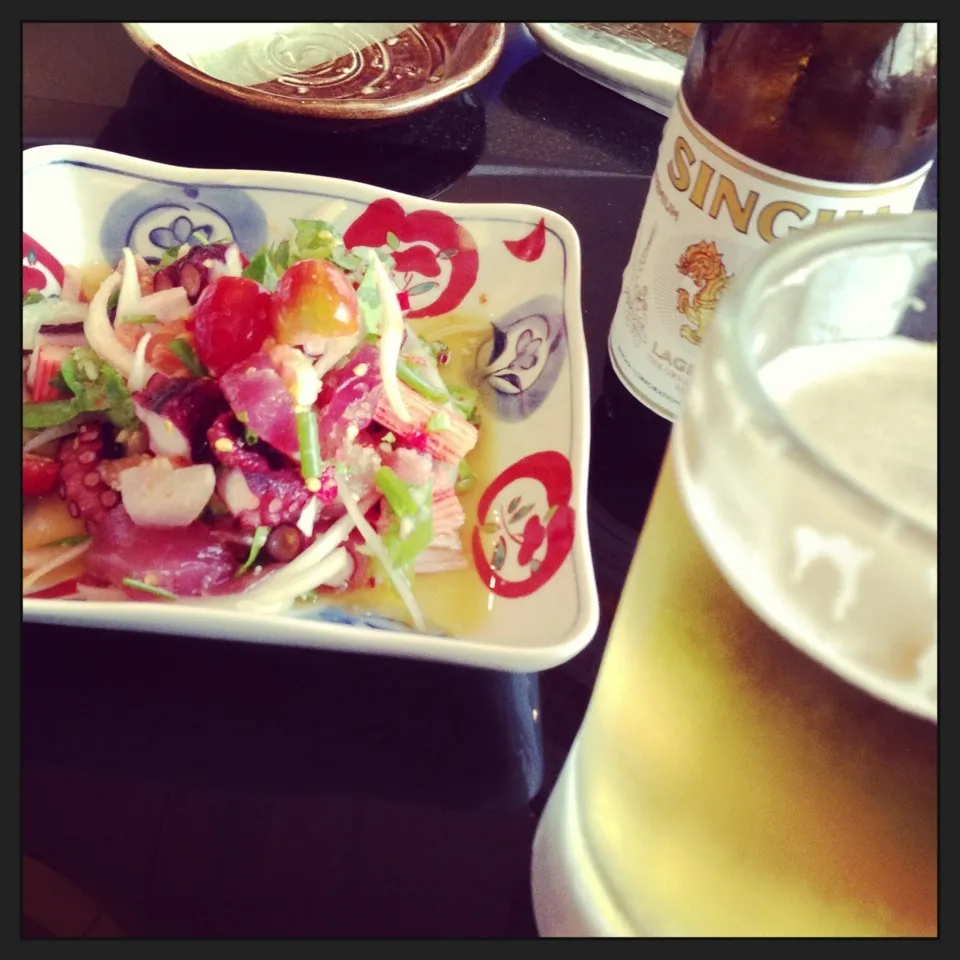 Yum Salmon + Singha beer|Tunaさん