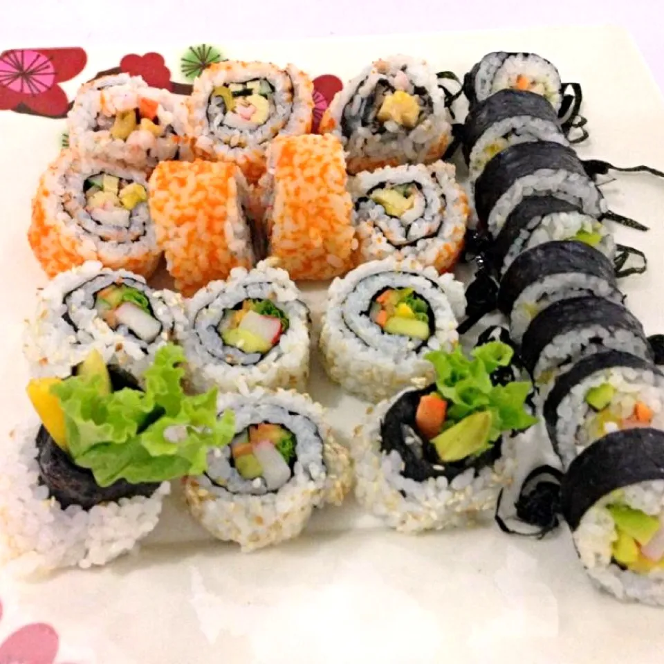 maki and california rolls :)|josielyn bolisayさん