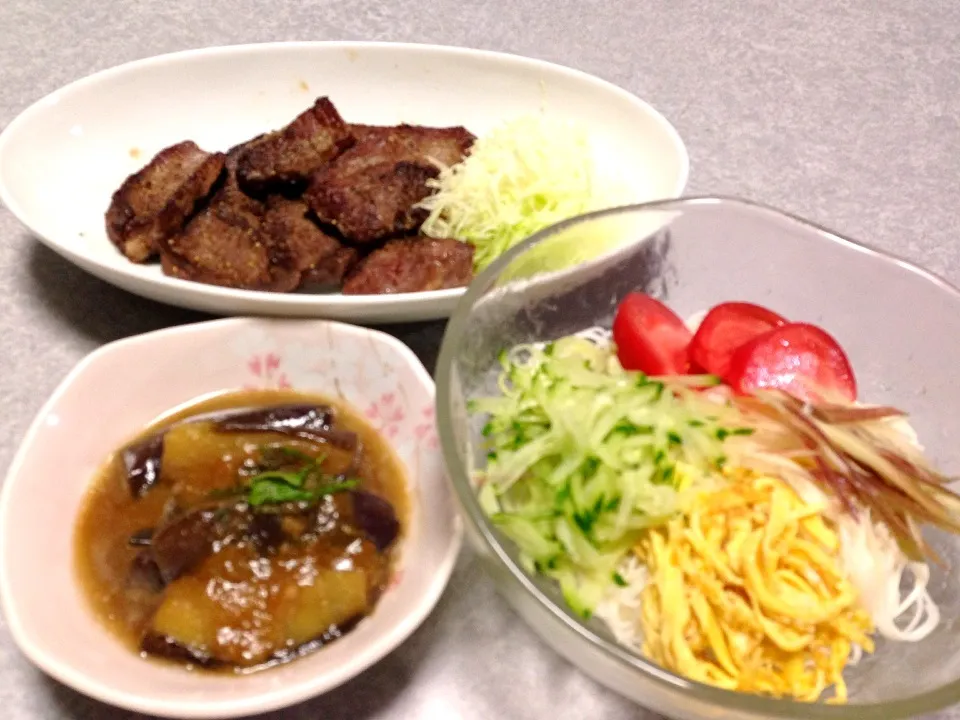 素麺とナスの味噌煮。焼肉。|Orie Uekiさん