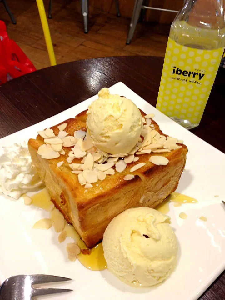 Honey toast w/ Vanilla & Durian|sunisaさん