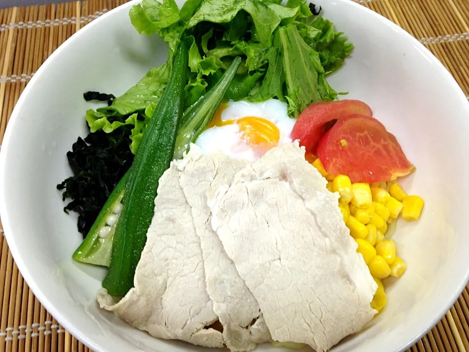 豚しゃぶのせサラダラーメン|ちはるさん