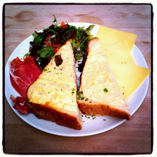 Snapdishの料理写真:Croque Monsieur with Parma ham and cheddar on side.|Sándor Dániel Molnárさん