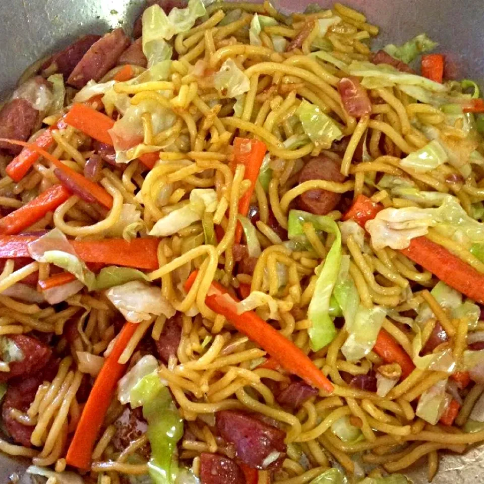 Chow mein with Italian sausage|Indie Starさん