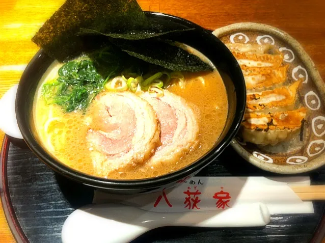 Snapdishの料理写真:飲んだくれーあとの〆ラーメン|hidadiさん