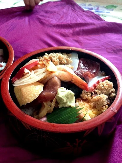 Snapdishの料理写真:seafood chirashi|carla santiagoさん