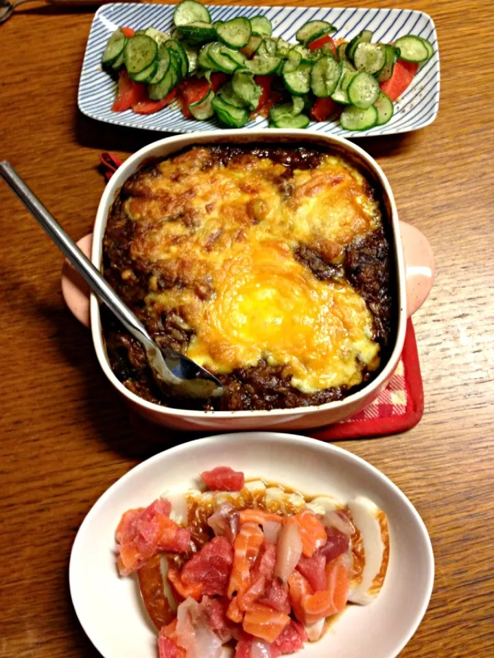 Snapdishの料理写真:★カレーハンバーグドリア★トマトきゅうりサラダ★かまぼこ刺身|三宅 里美さん