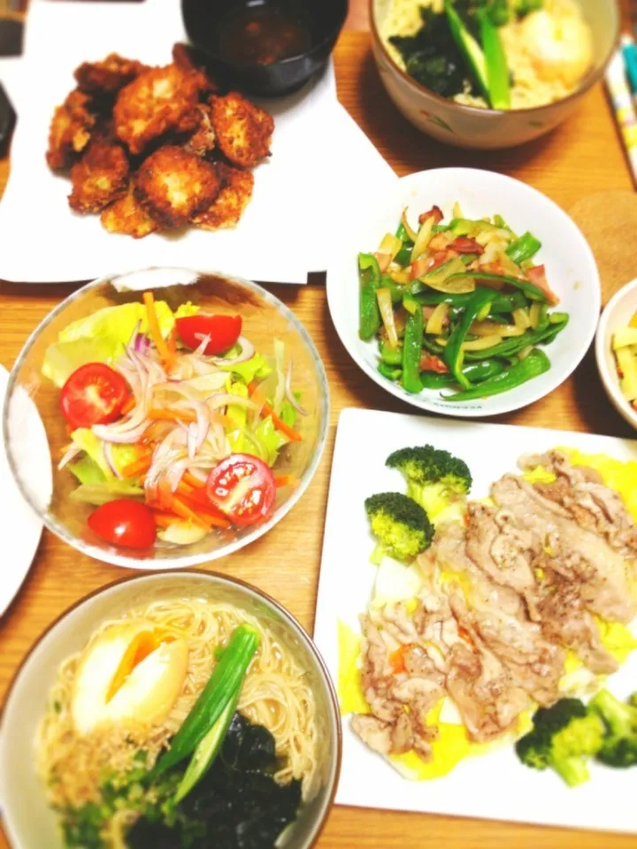 豆腐の落とし揚げ☆白菜豚肉重ね蒸し☆ピーマン炒め物☆オニオンサラダ☆主食ラーメンなのに おかず いる❓|Hitomi Kimuraさん