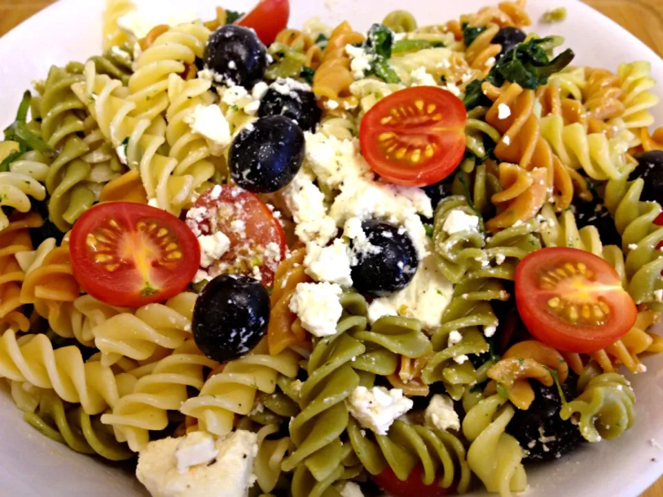 Greek Style Pasta Salad with Feta and Black Olives|Steve Pountneyさん