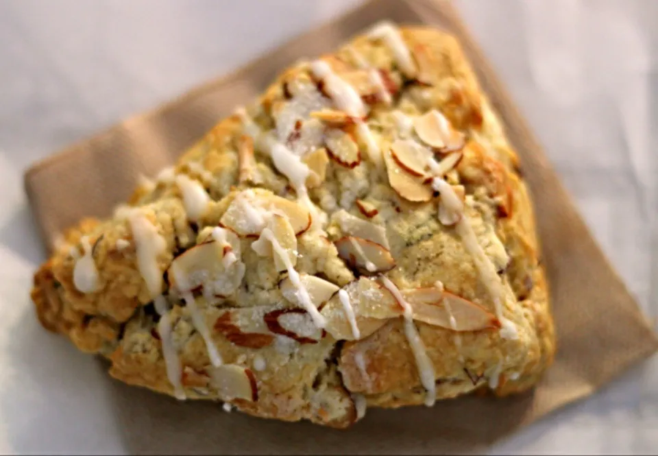 Lavender almond scone|Sarah Mahoneyさん