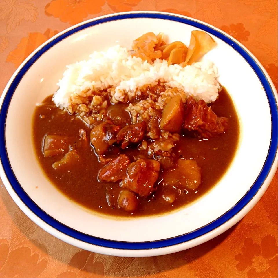 【今日のランチ】カレー！豚バラ肉がゴロゴロ入ってました。|takuya KAWANOさん