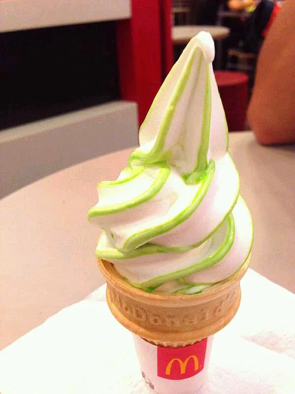 Green apple swirl vanilla cone|joey limさん