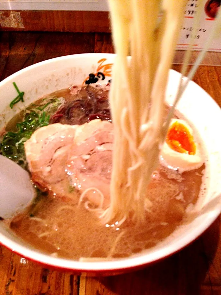 Snapdishの料理写真:博多とんこつラーメンだるま|namekoさん