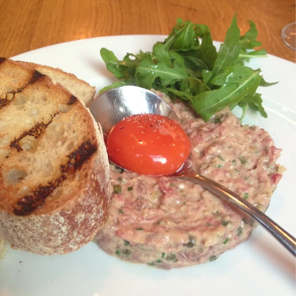 Beef tartare & duck egg yolk|willzさん