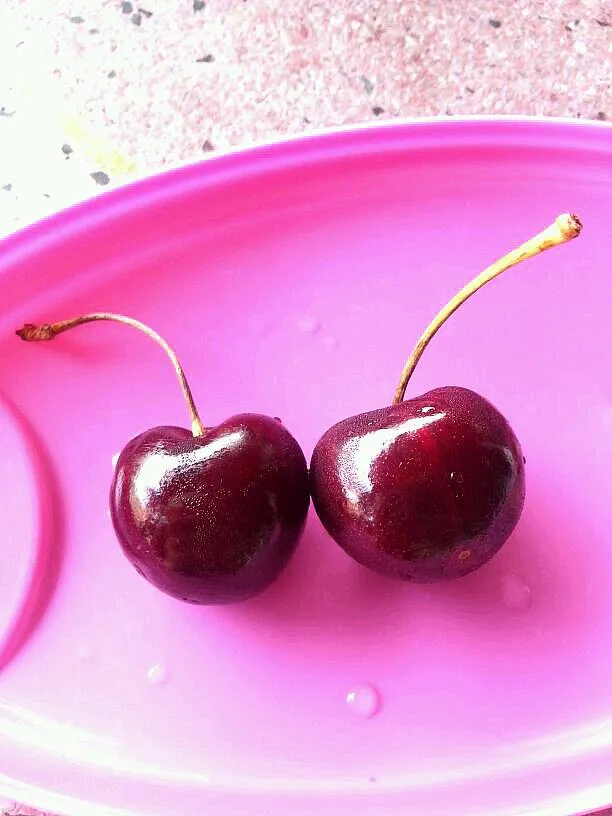 Snapdishの料理写真:look at these juicy cherries!|joey limさん