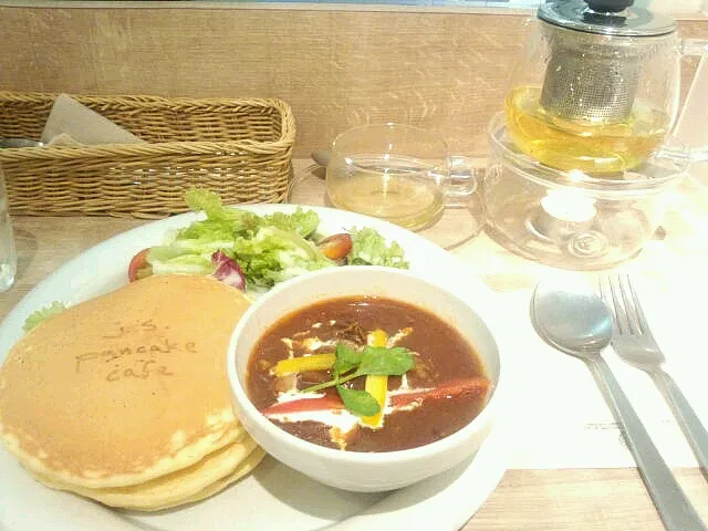 Snapdishの料理写真:ﾊｯｼｭﾄﾞﾋﾞｰﾌ　ﾊﾟﾝｹｰｷ|mikitakiguchiさん