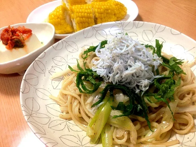 Snapdishの料理写真:味源のダシで、大葉としらすの焼うどん＼(^o^)／|machikoさん