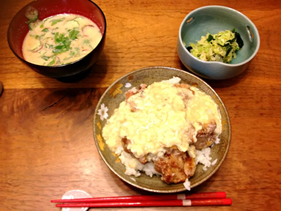 鶏の唐揚げフワトロ丼 冷汁 キャベツとワカメのナムル風サラダ|水杉 万希子さん