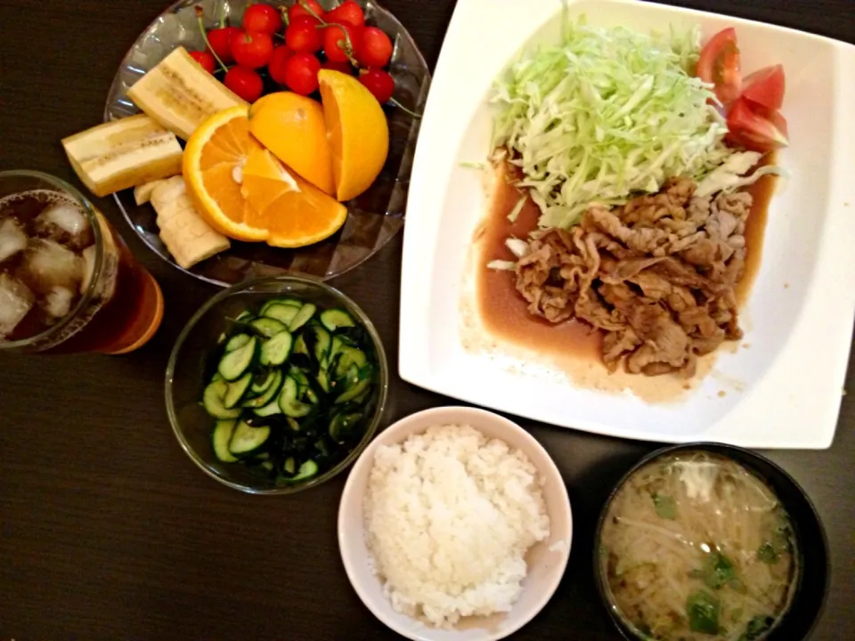 豚の生姜焼き きゅうりの酢の物 もやしの味噌汁 フルーツ|かなさん