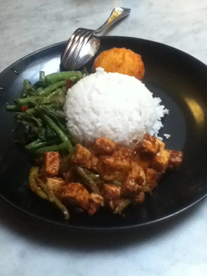 Snapdishの料理写真:Nasi padang in Singapore|Grace Stephanyさん