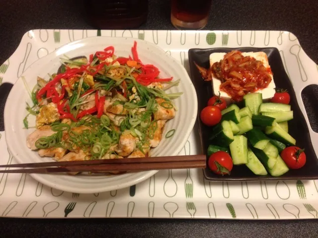 鶏胸肉のネギ焼き、茄子と水菜炒め、キムチ奴、胡麻油キュウリ！(=ﾟωﾟ)ﾉ✨|サソリさん