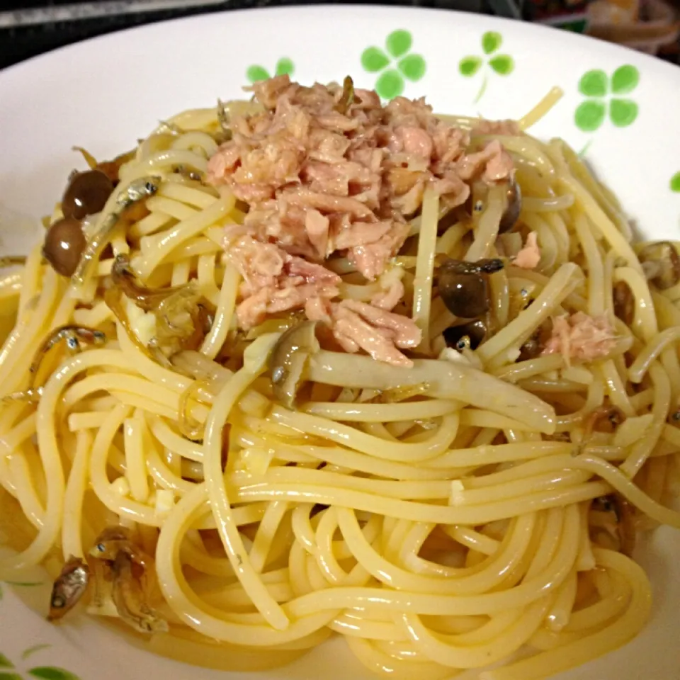 Snapdishの料理写真:冷製カリカリじゃこと きのこパスタ|フェンさん