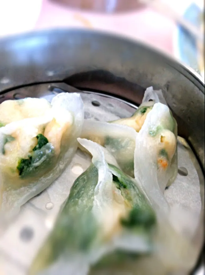 Snapdishの料理写真:Dimsum dumplings- shrimp and veggies|Juliee ~ ジュリーさん