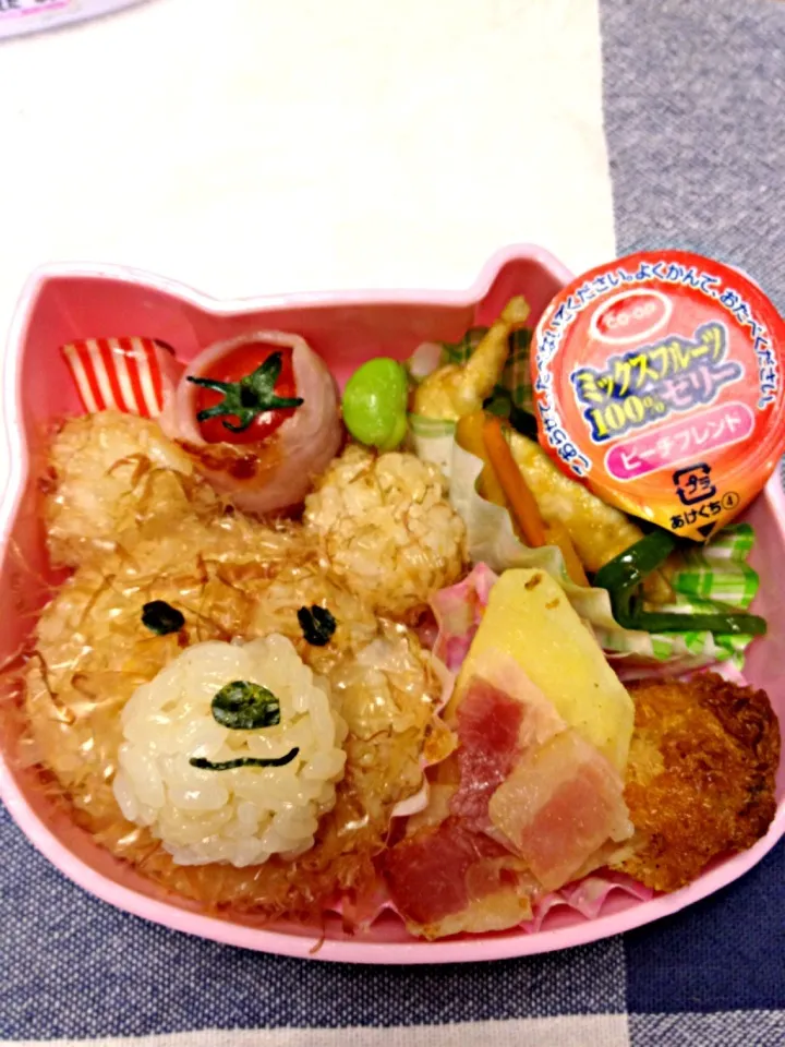 Snapdishの料理写真:フワフワくまさん弁当★|まえだまきさん